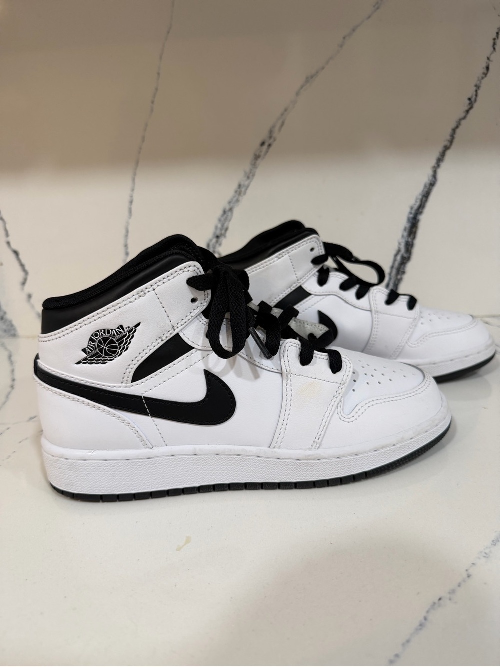 Nike Air Jordan 1 Mid "Reverse Panda" GS Size 5Y